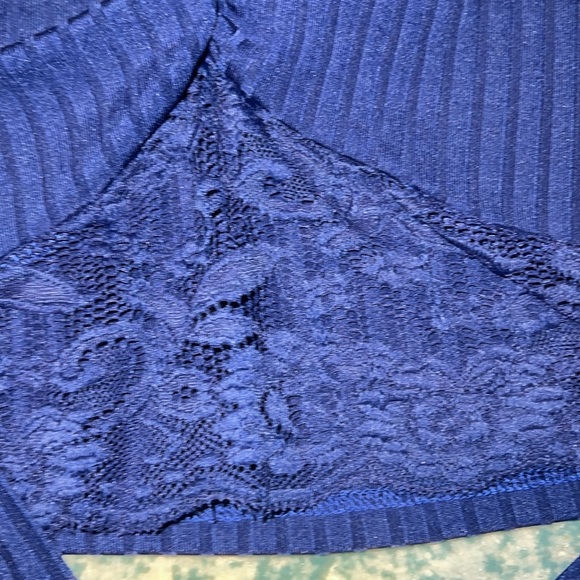 ROYAL BLUE LONG SLEEVE RIBBED LACE CROP TOP - Picture 3 of 5